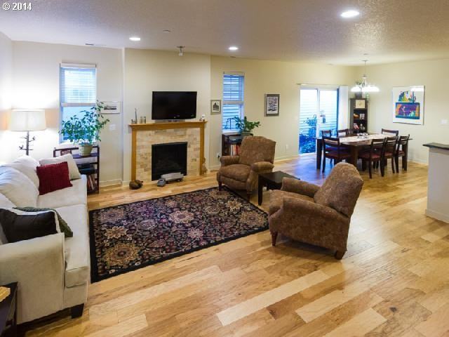 12025 Sw Surrey St - Photo 3 of 13