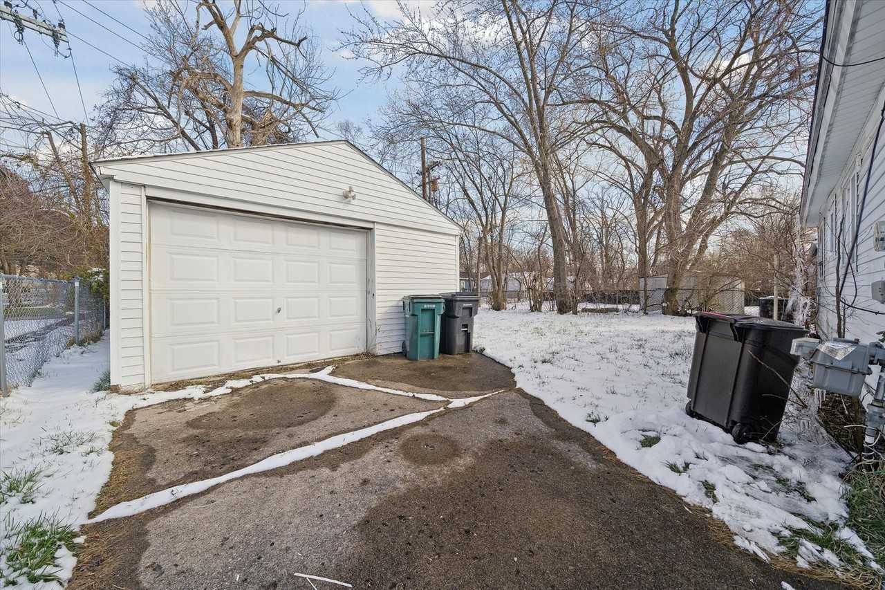 22050 Blackstone St - Photo 2 of 18