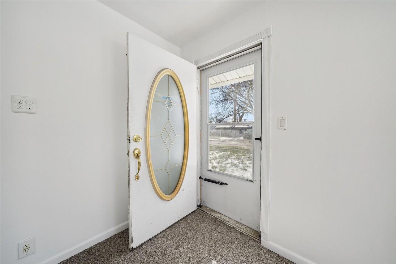 22050 Blackstone St - Photo 3 of 18