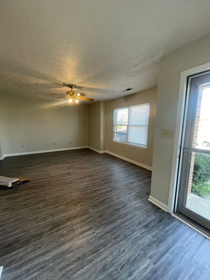 Garnet - Photo 3 of 23