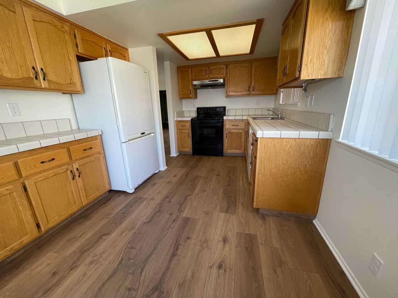 19230 Elm Dr - Photo 3 of 29