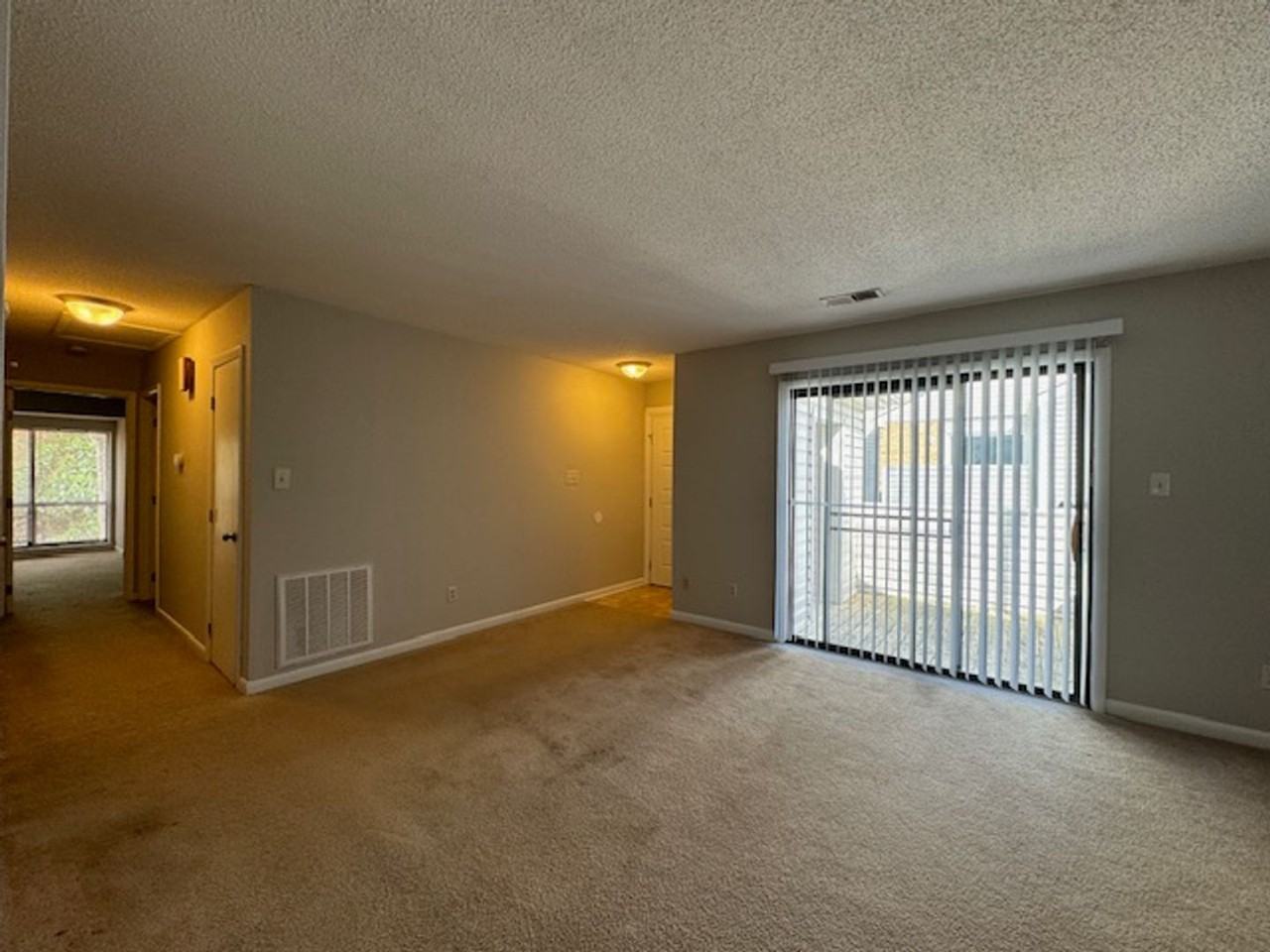 325 S West St - Photo 5 of 9