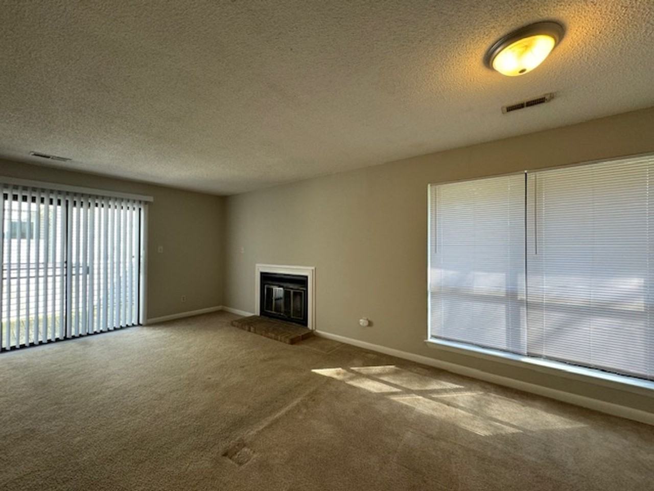 325 S West St - Photo 6 of 9