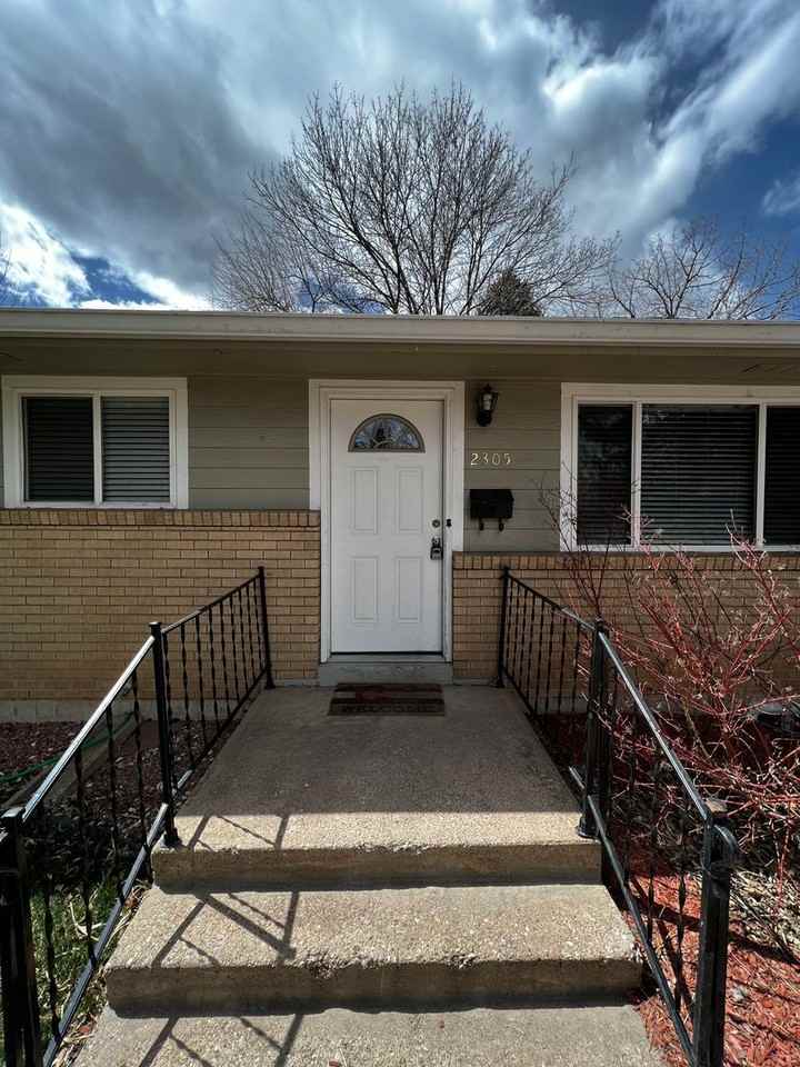 2305 Stanford Rd - Photo 2 of 32