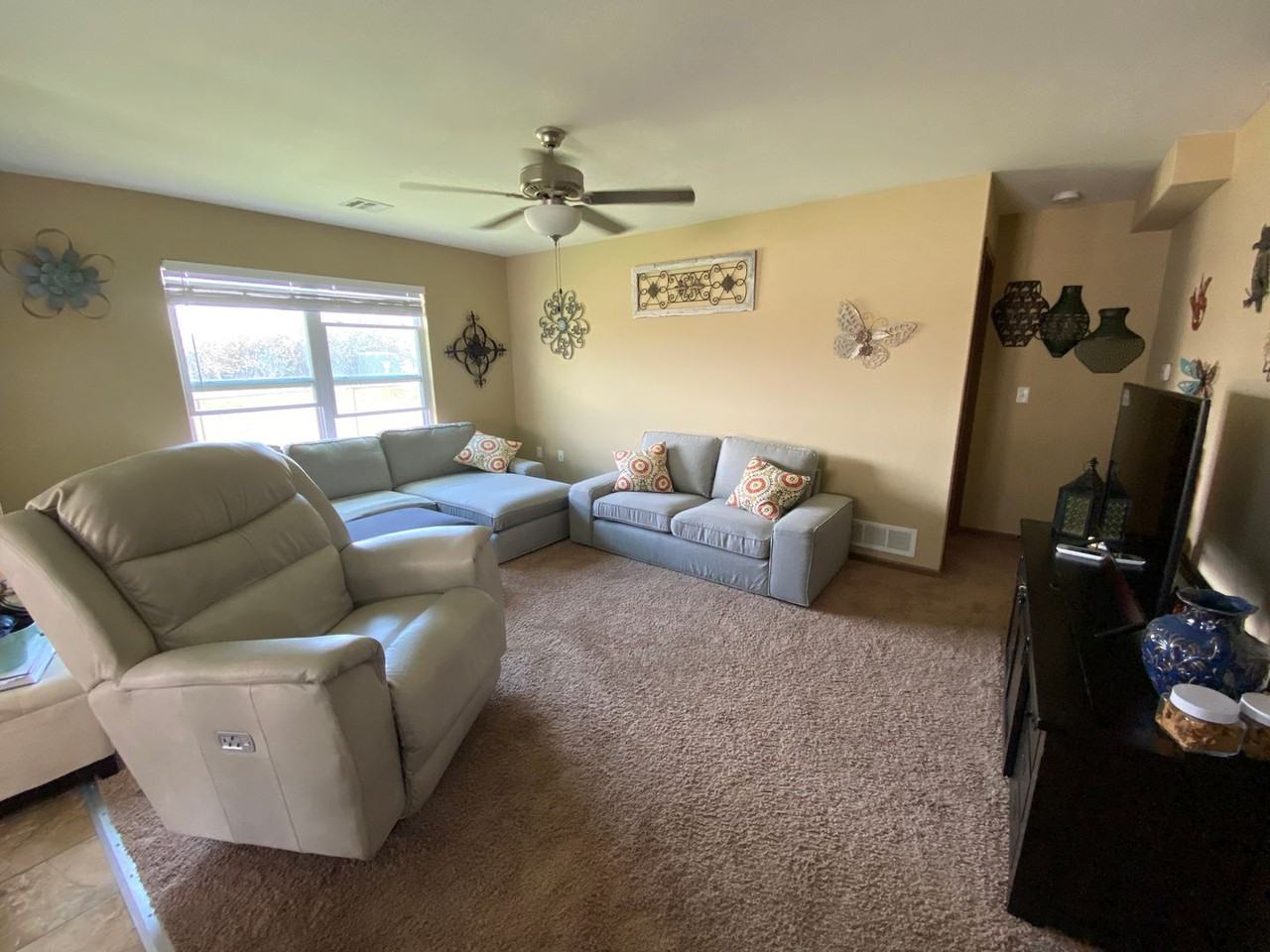 428 Highland Grove Dr - Photo 3 of 10