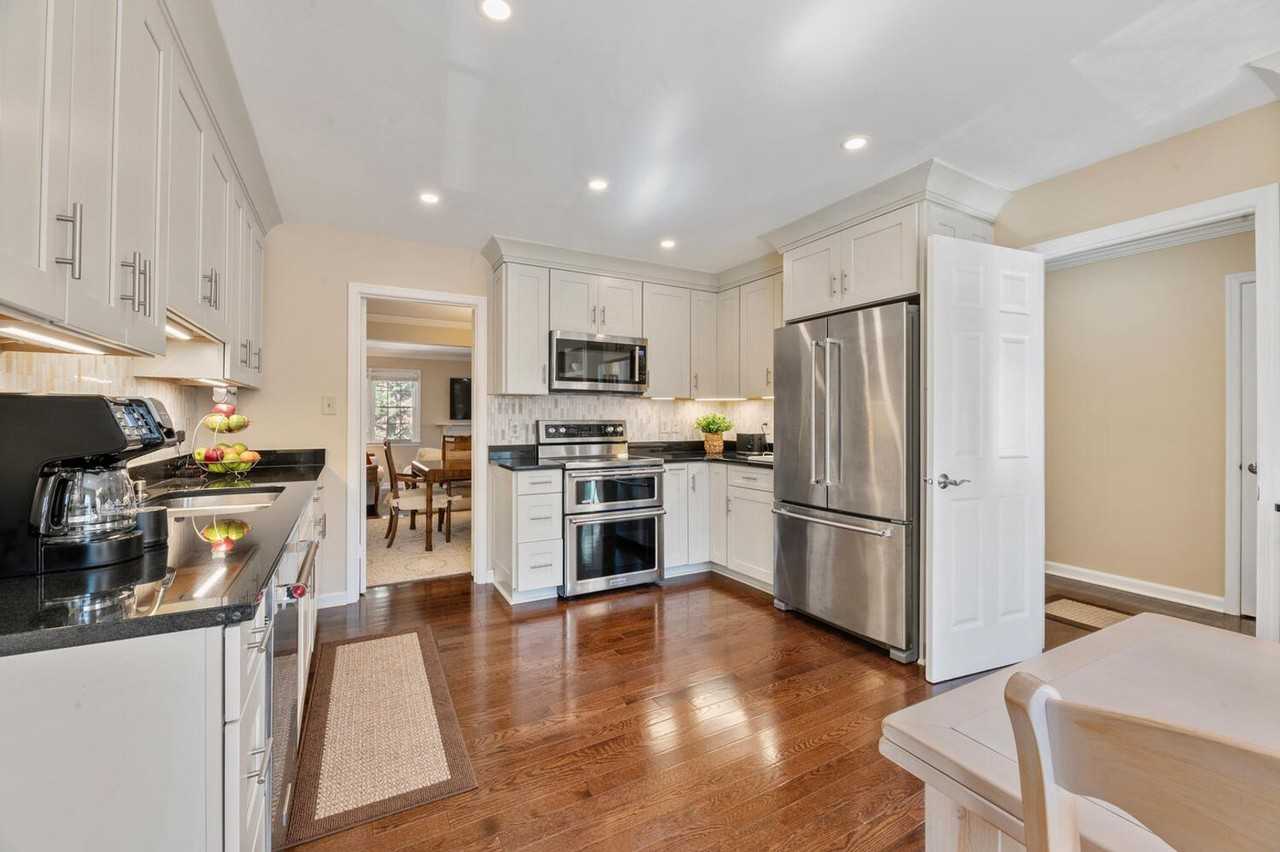 5918 Empire Way - Photo 2 of 42