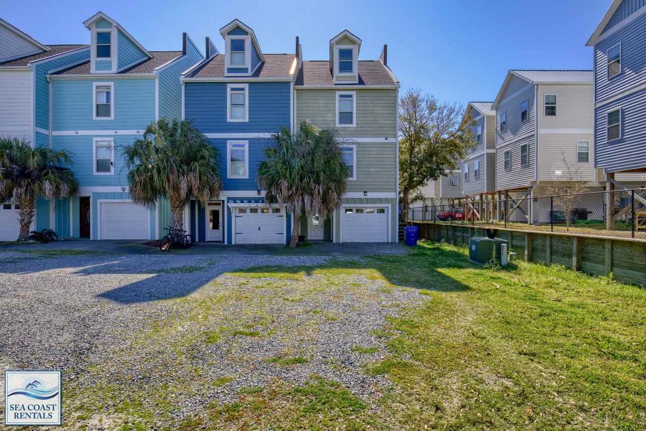 208 Waterway Ln - Photo 2 of 36