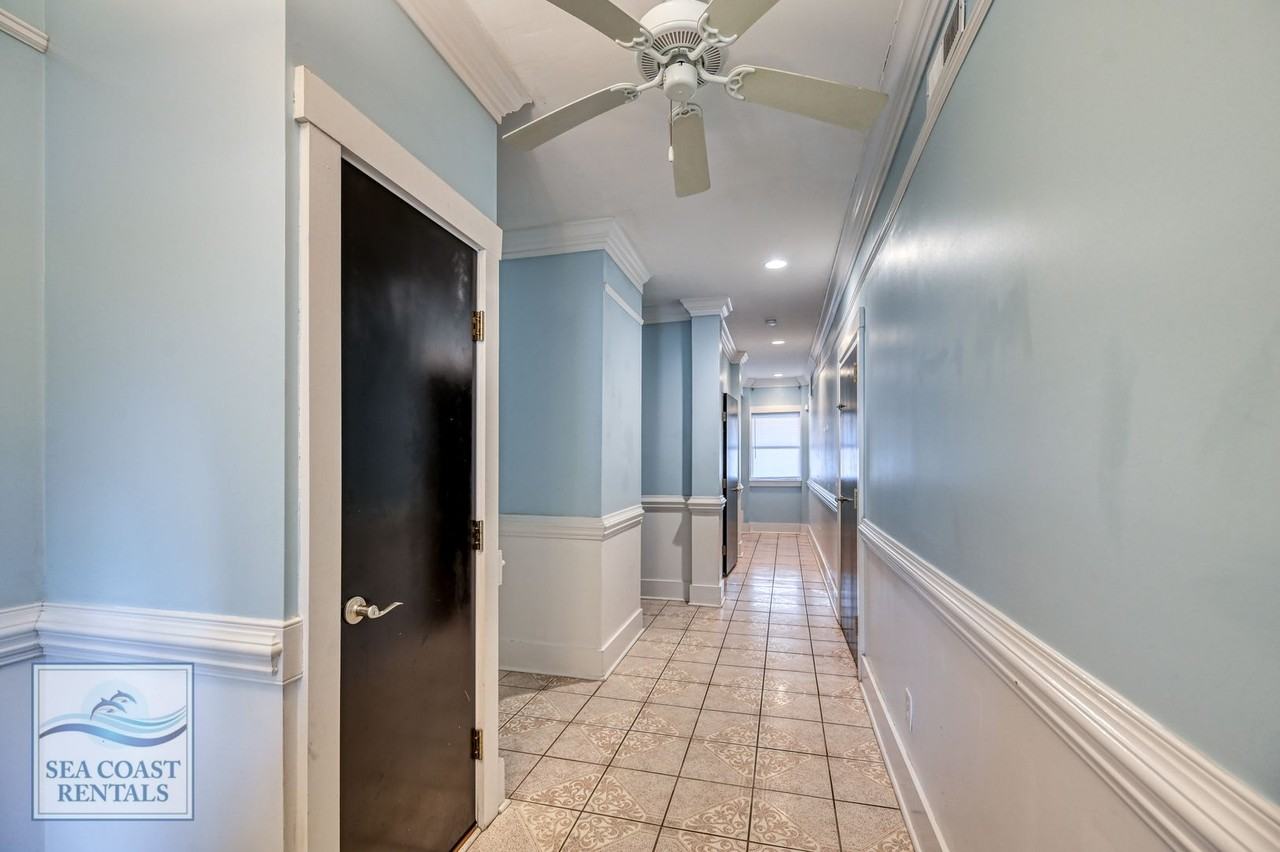 208 Waterway Ln - Photo 3 of 36