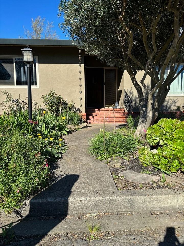 1802 Fisher St - Photo 2 of 2