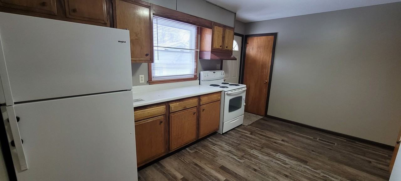 306 Norwood Dr Ne - Photo 4 of 16
