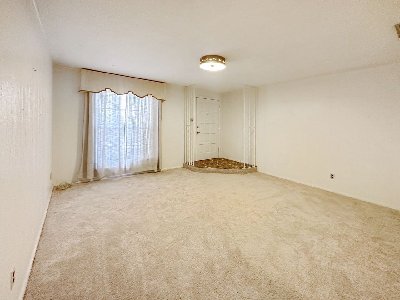 102 Jefferson Pl - Photo 2 of 9