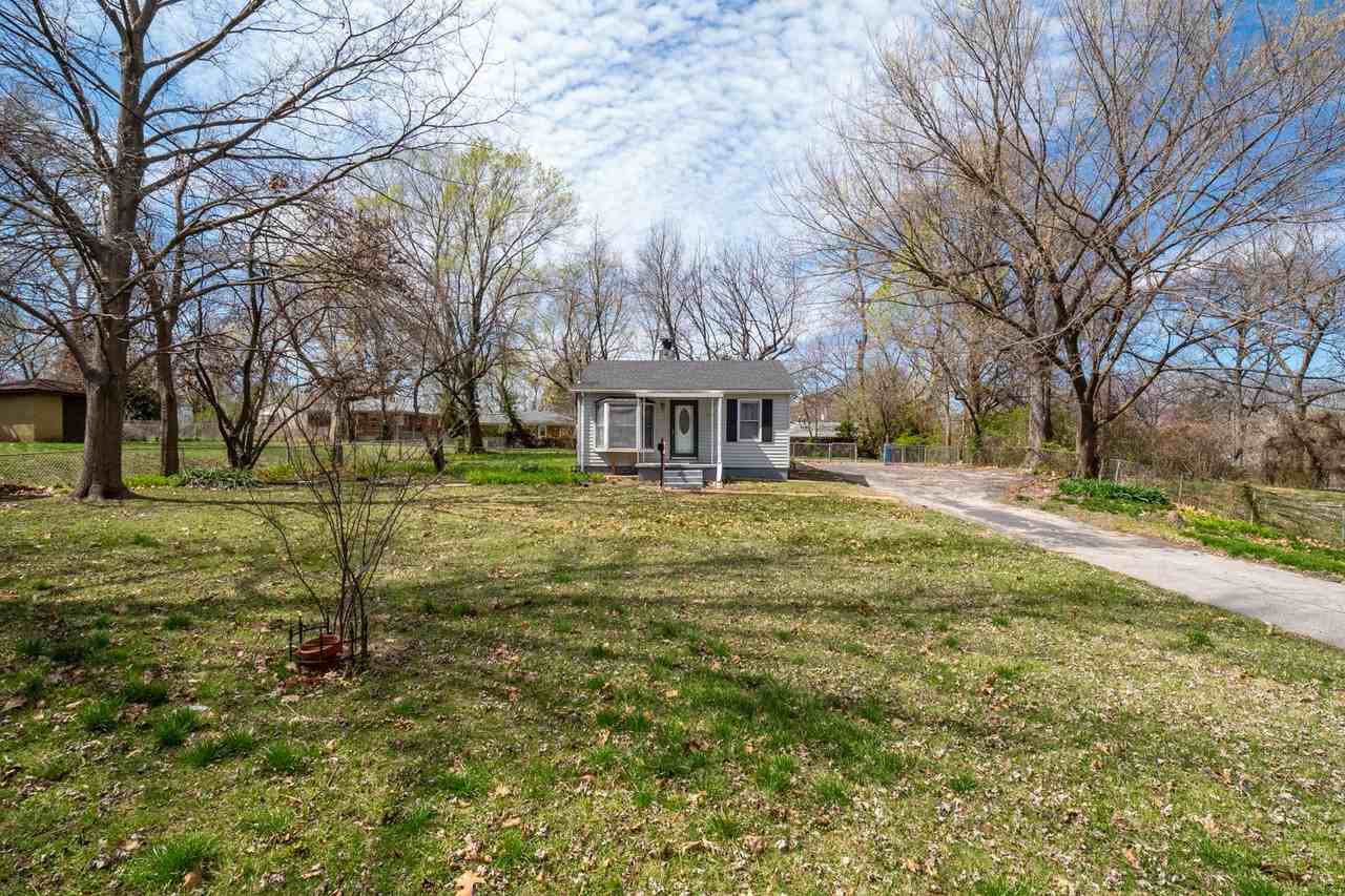 3251 Royalton Ave - Photo 2 of 37