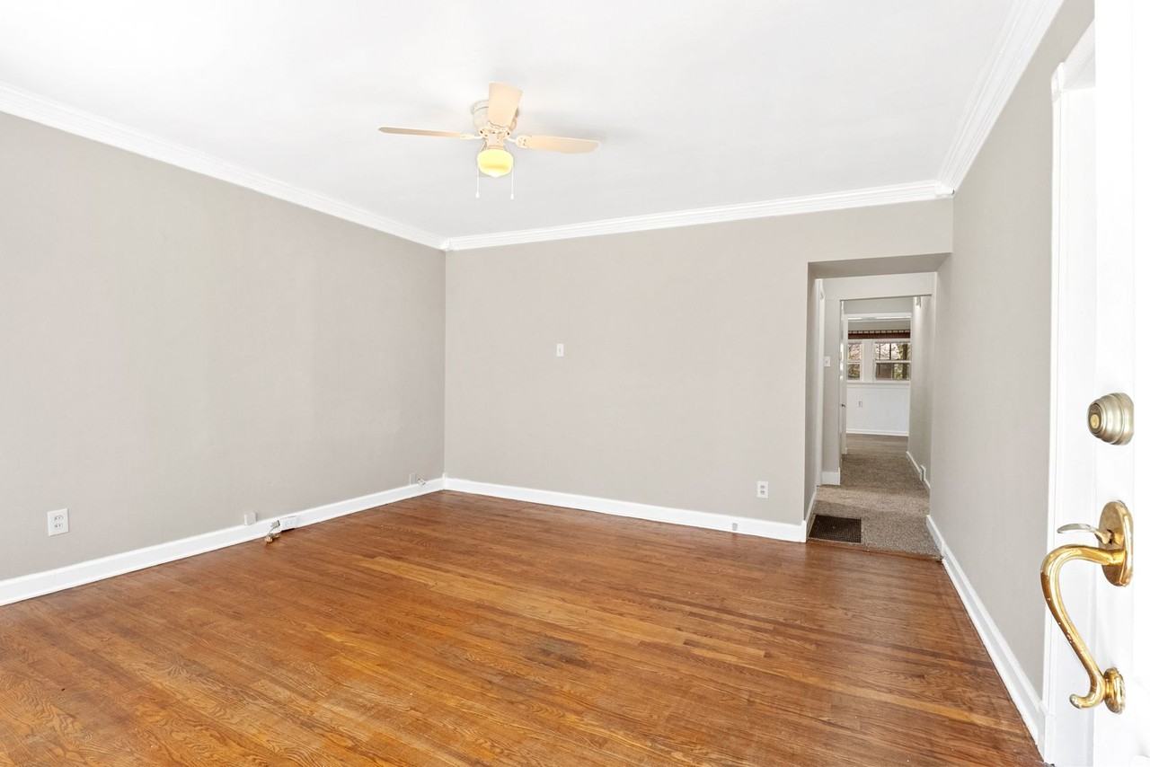 3251 Royalton Ave - Photo 3 of 37