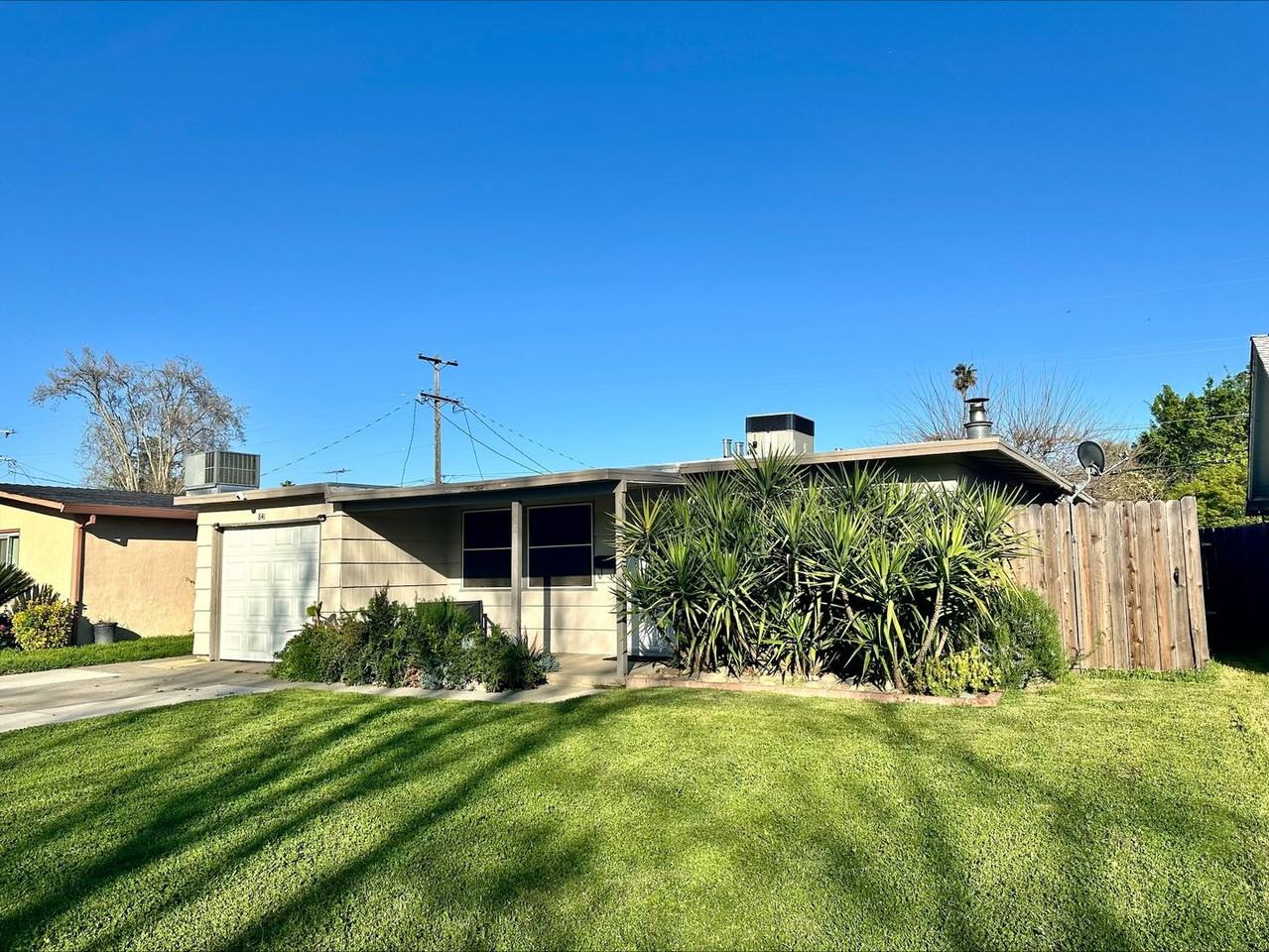 841 Fairway Dr - Photo 2 of 22