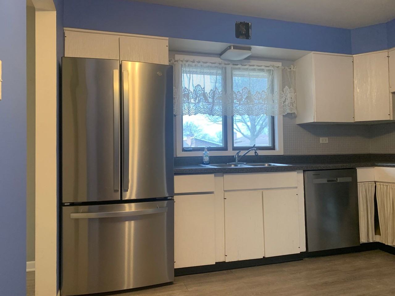 712 Longview Dr - Photo 2 of 18