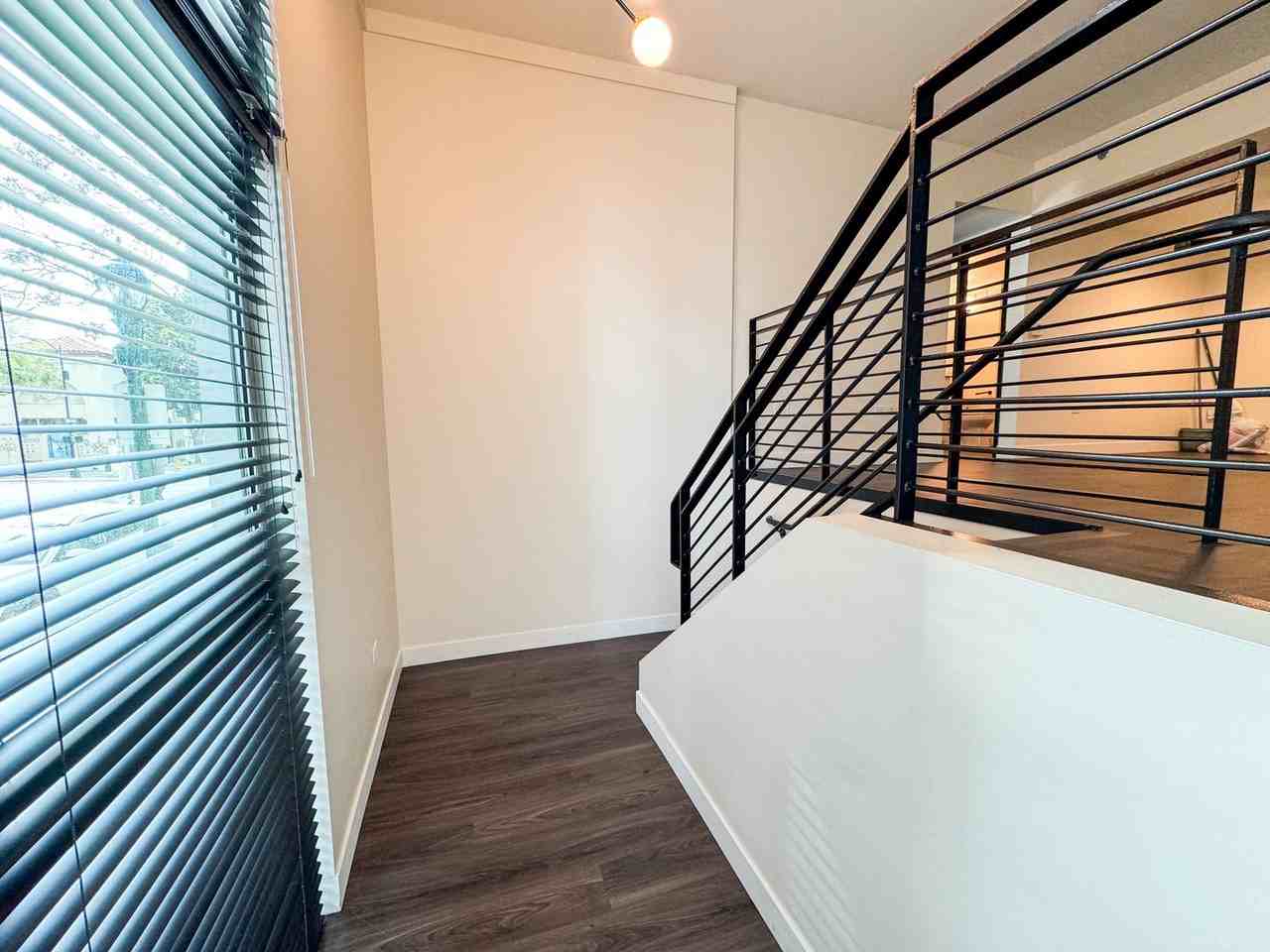 425 425 W Beech  227 - Photo 3 of 26