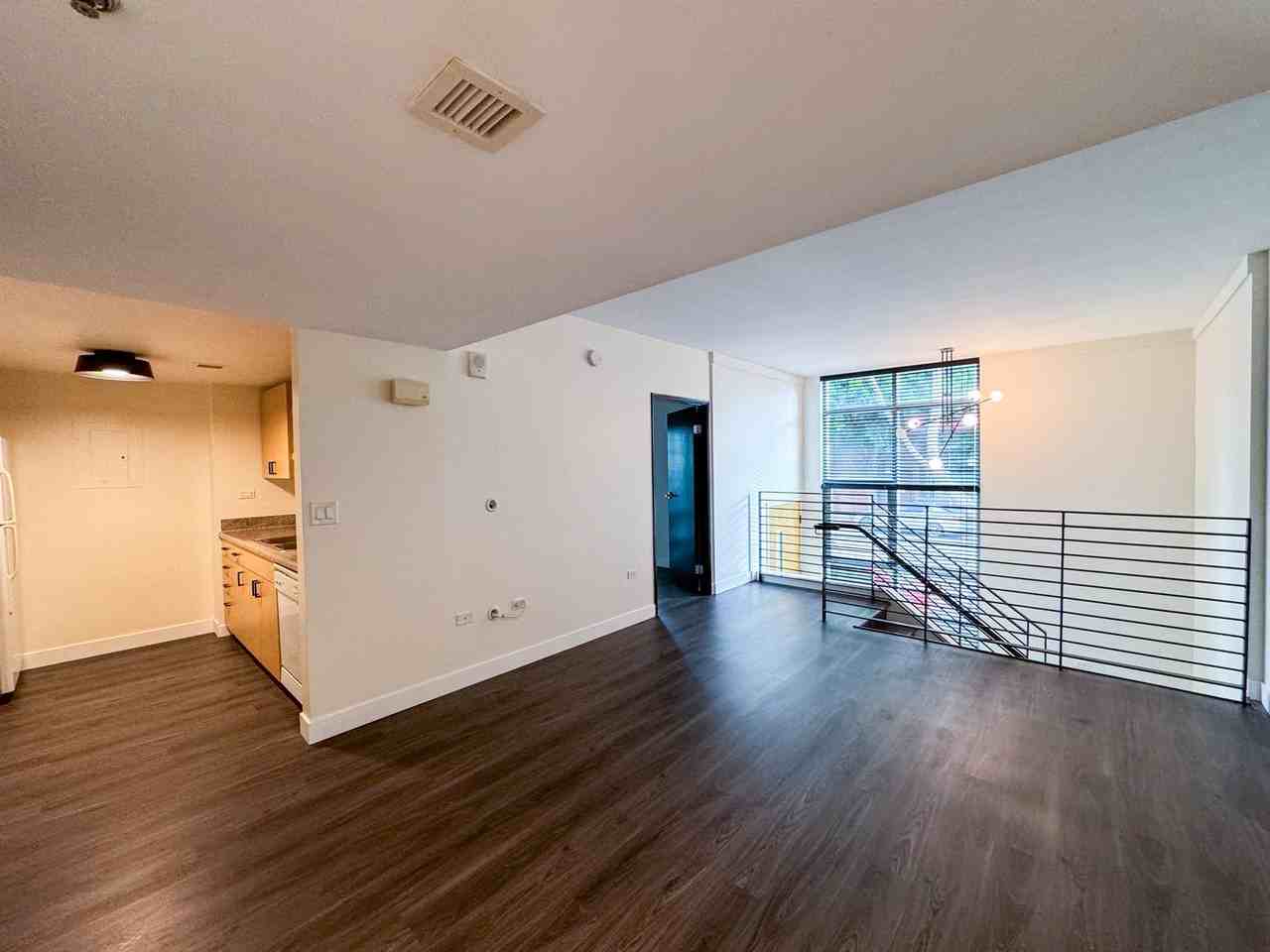 425 425 W Beech  227 - Photo 5 of 26