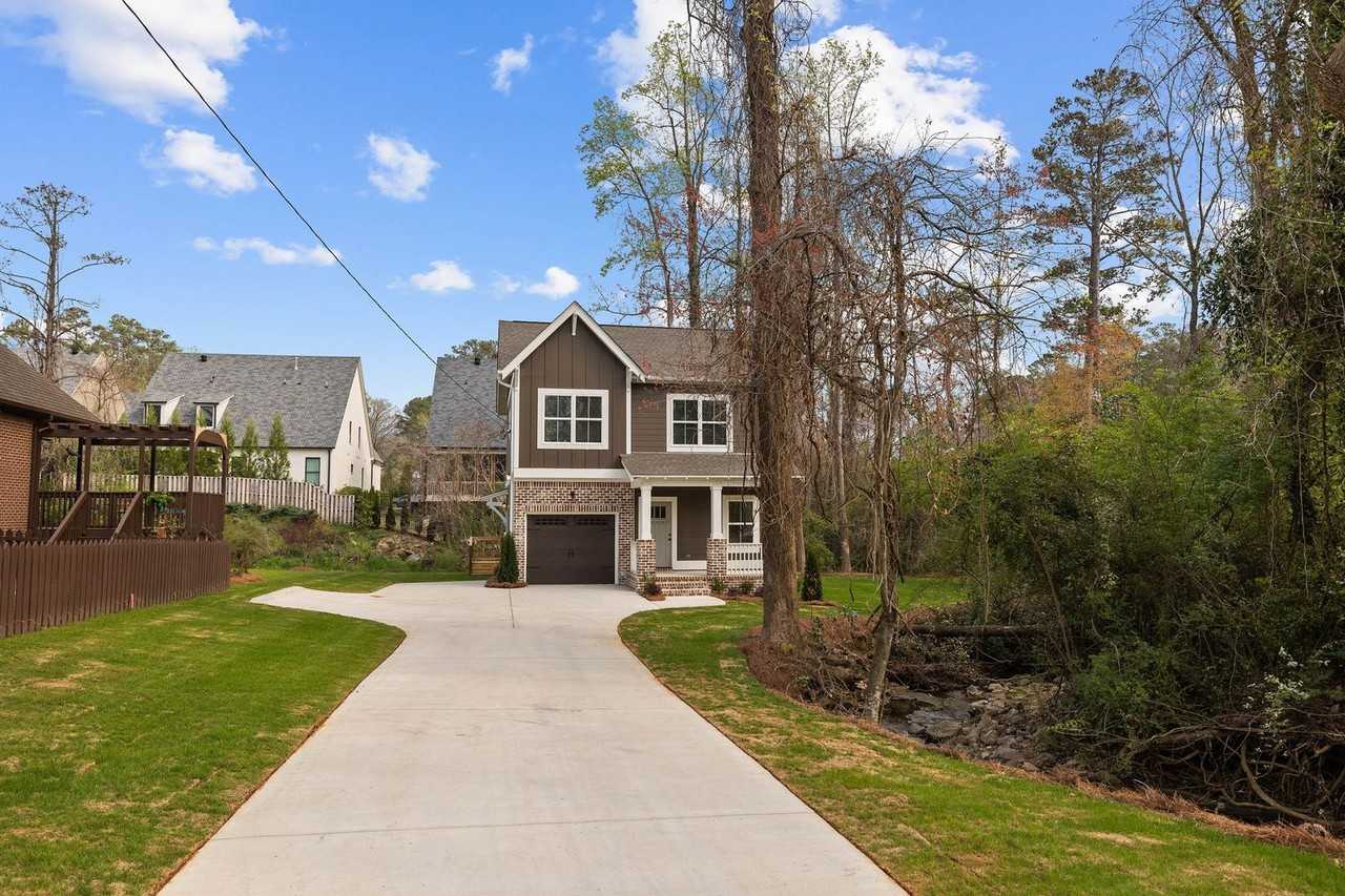 3242 Midland Dr - Photo 2 of 32