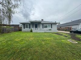 featured image of 2733 W Sharp Ave