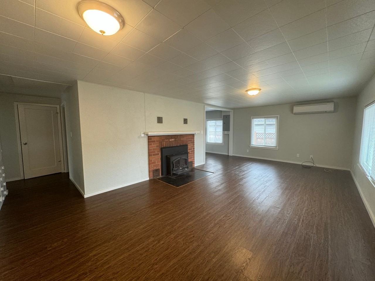 2733 W Sharp Ave - Photo 3 of 14