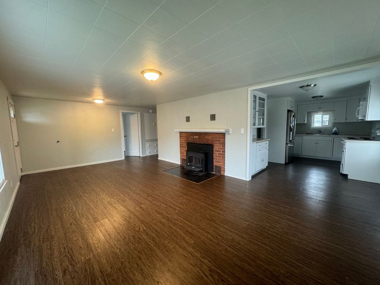 2733 W Sharp Ave - Photo 4 of 14