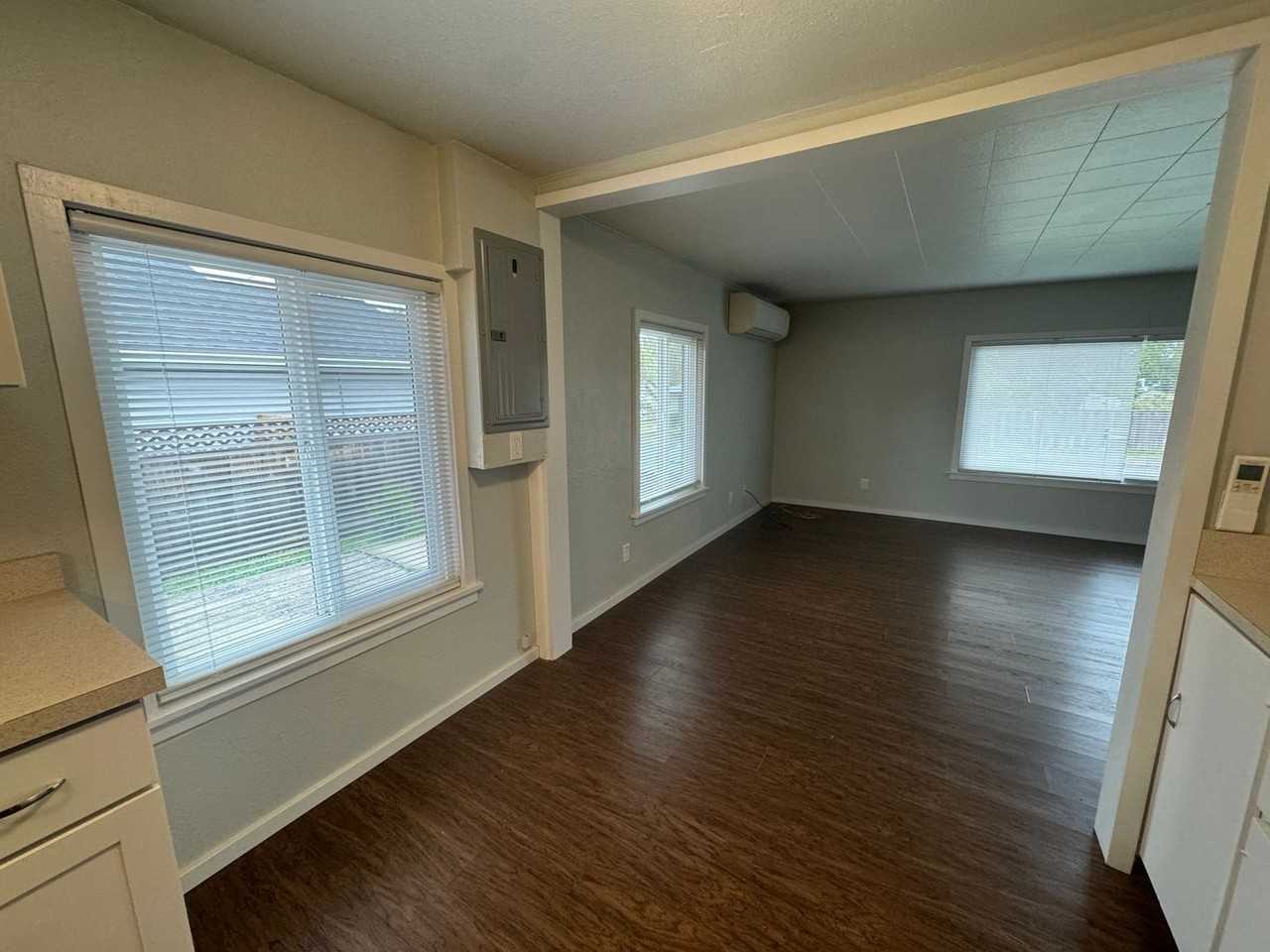 2733 W Sharp Ave - Photo 6 of 14