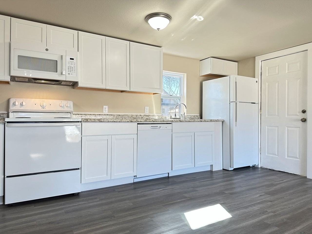 1200 Lewis Ave - Photo 3 of 27