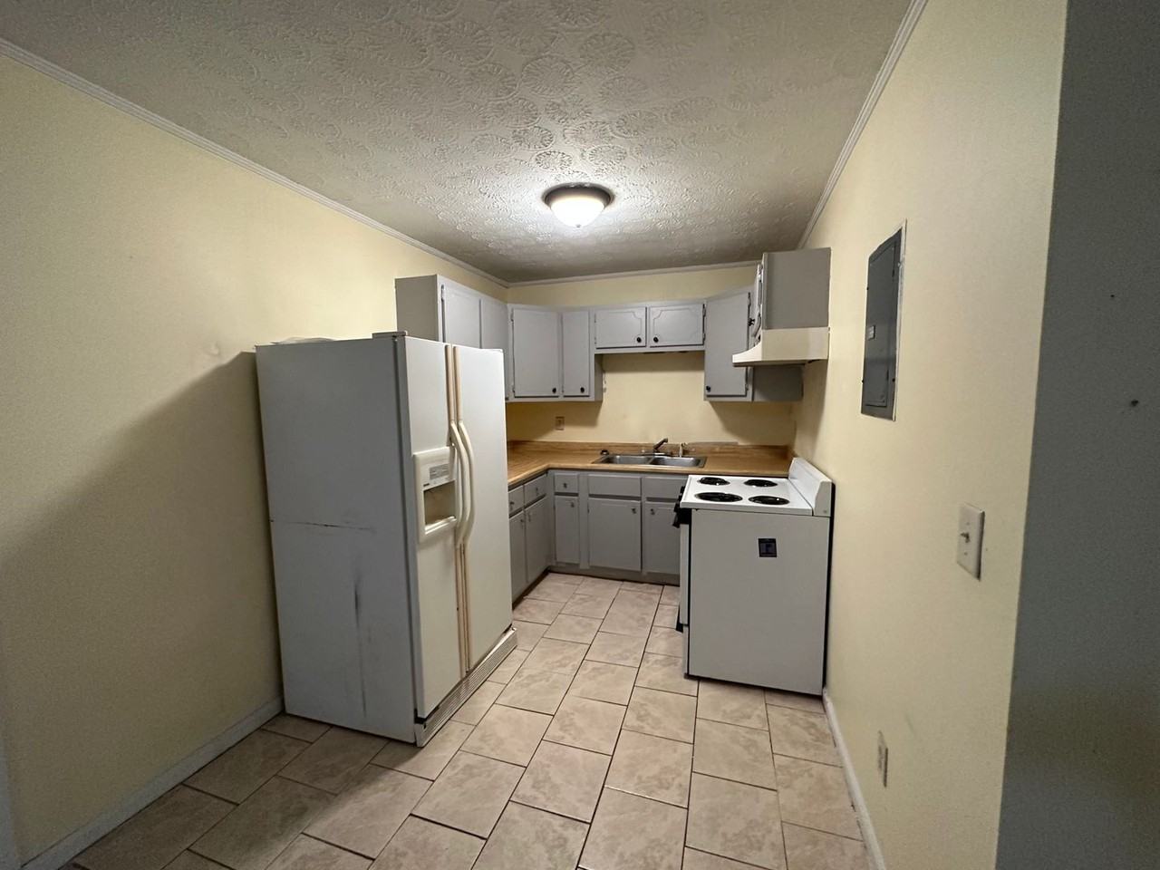 123 E King Avenue - Photo 3 of 7