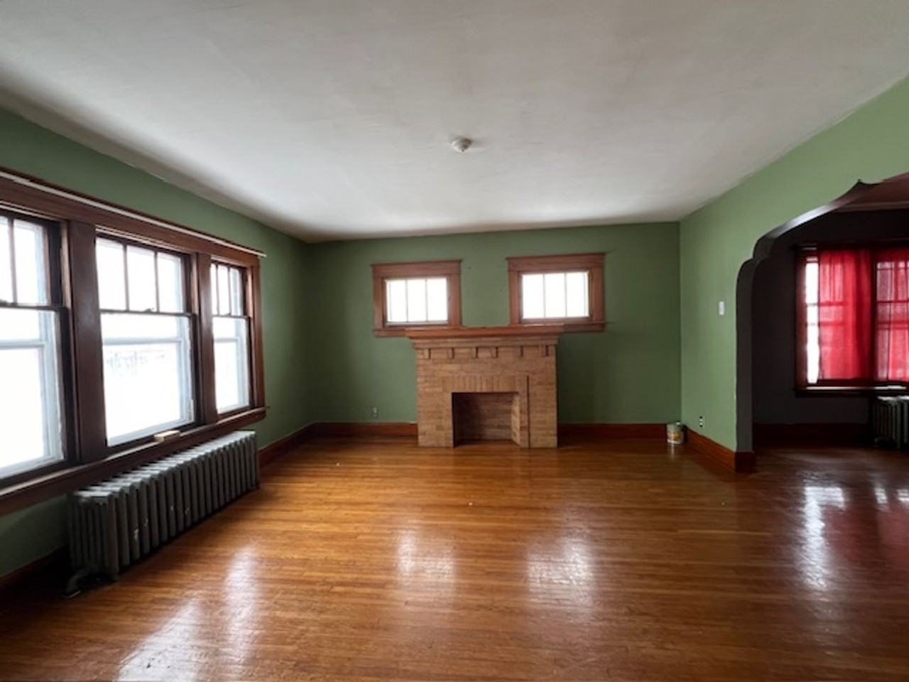 2035 Clinton St - Photo 2 of 11