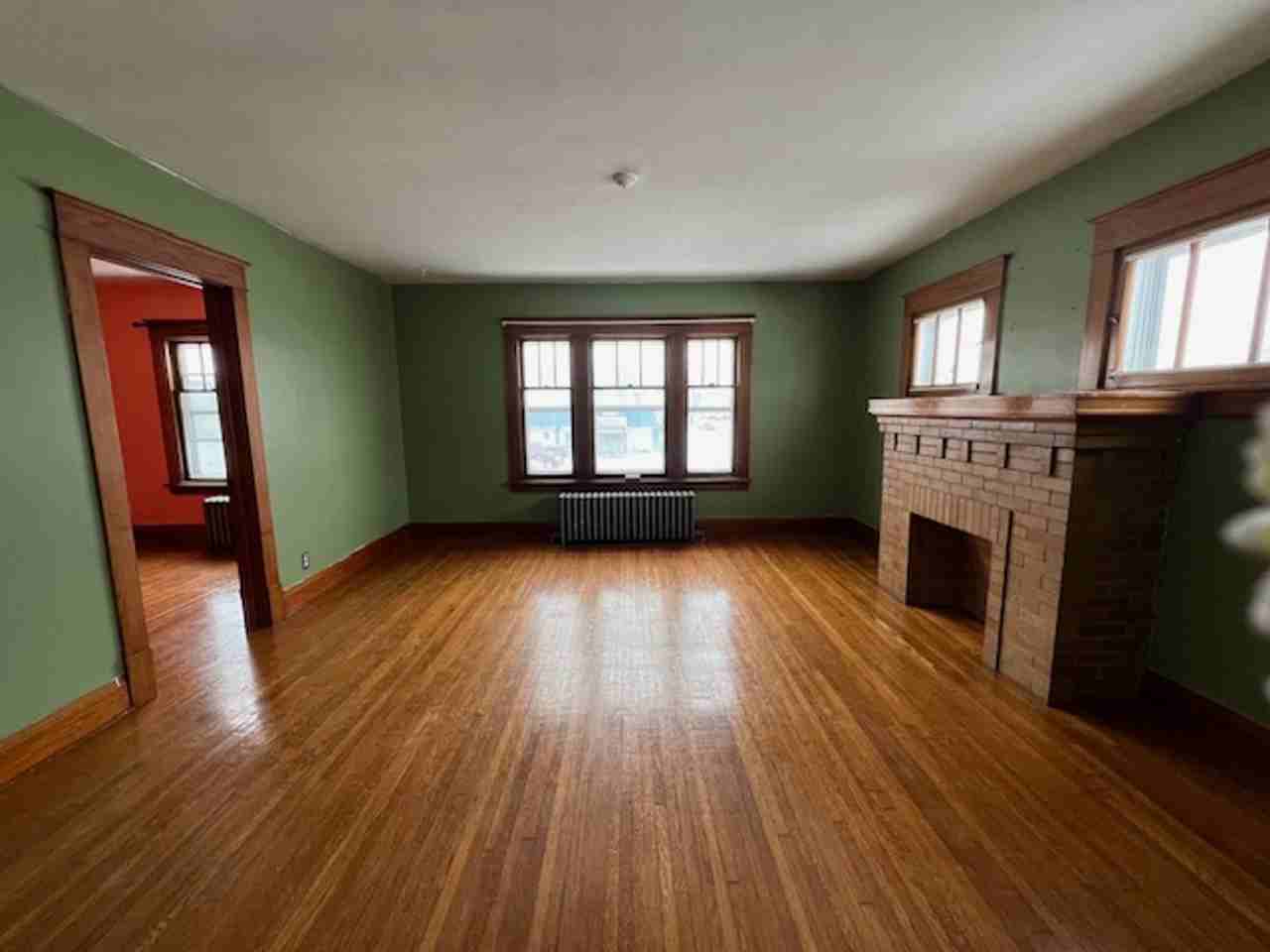 2035 Clinton St - Photo 3 of 11