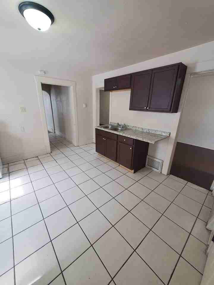 2020 W Hopkins St. (Duplex) - Photo 3 of 7