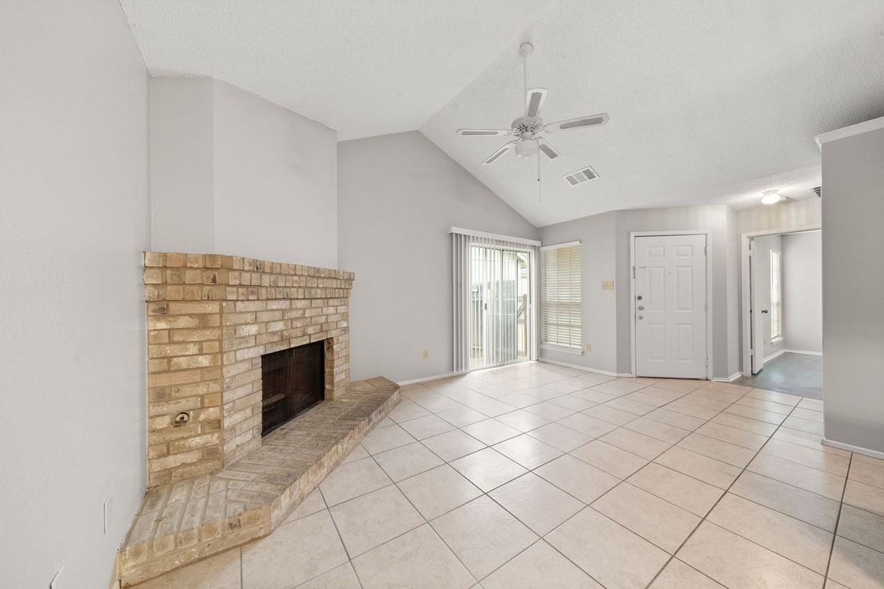 411 Greenlawn Blvd - Photo 6 of 29