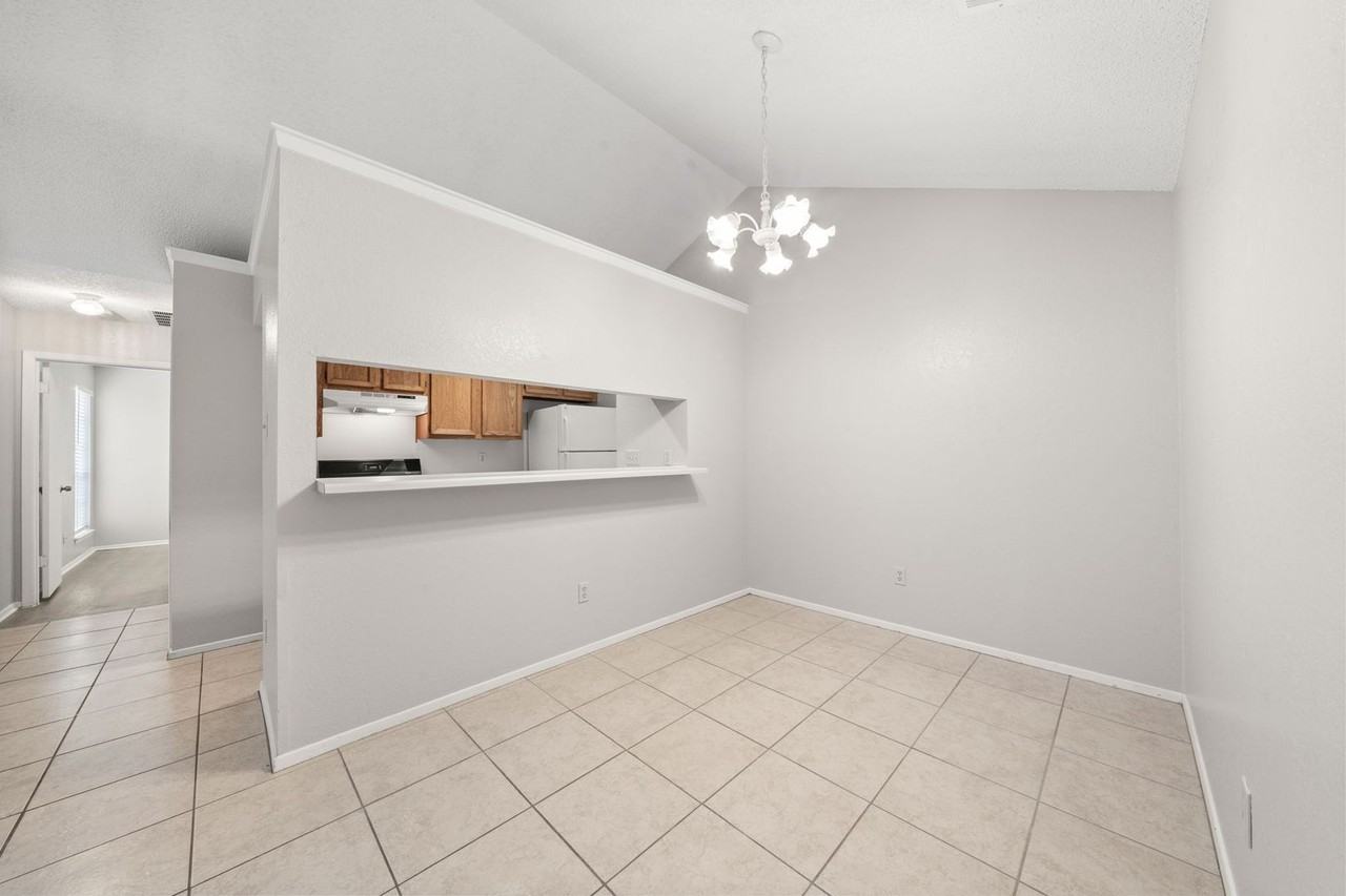 411 Greenlawn Blvd - Photo 7 of 29