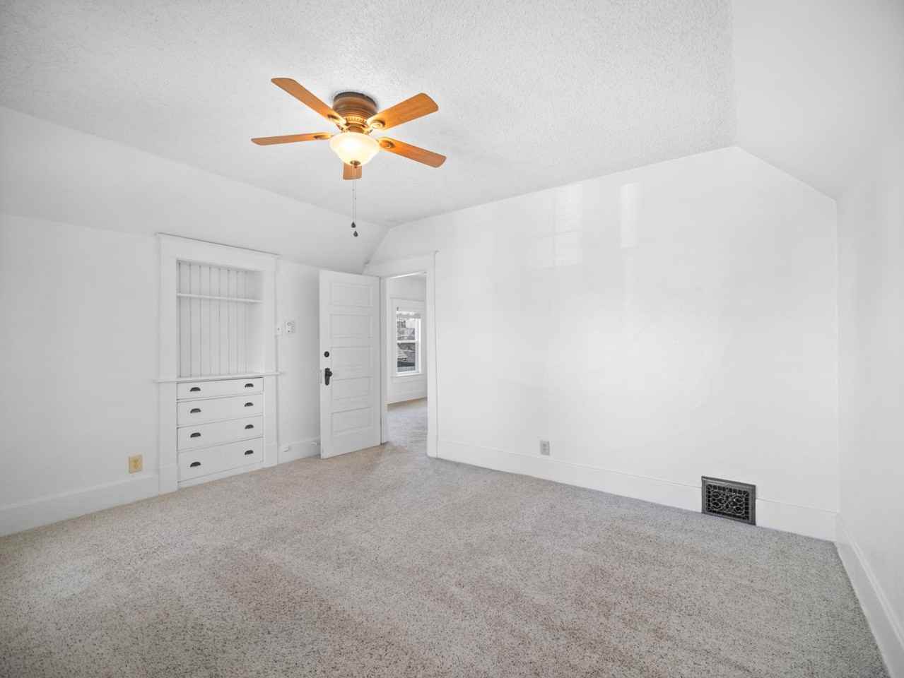 317 W Shannon Ave - Photo 3 of 21