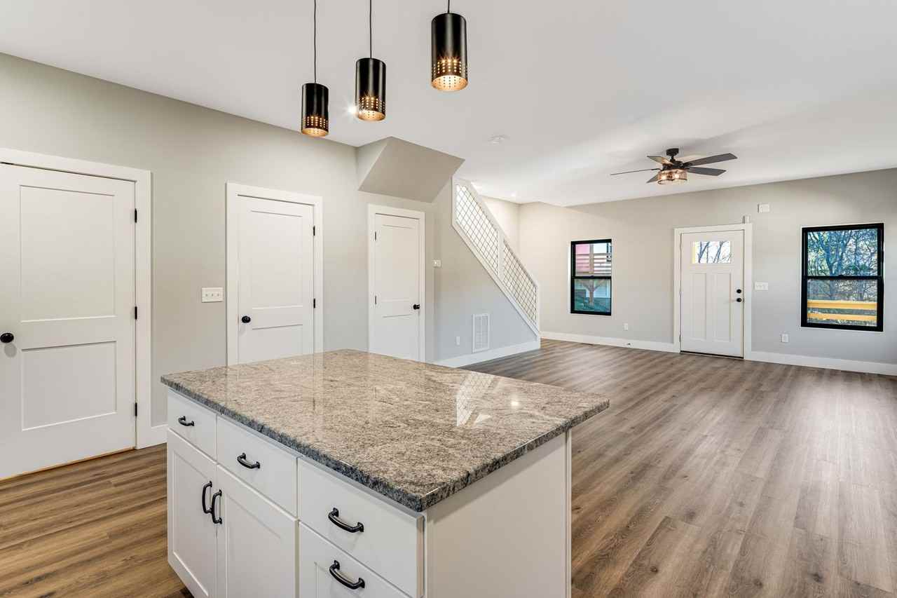 613 Salem Heights Ln - Photo 4 of 30