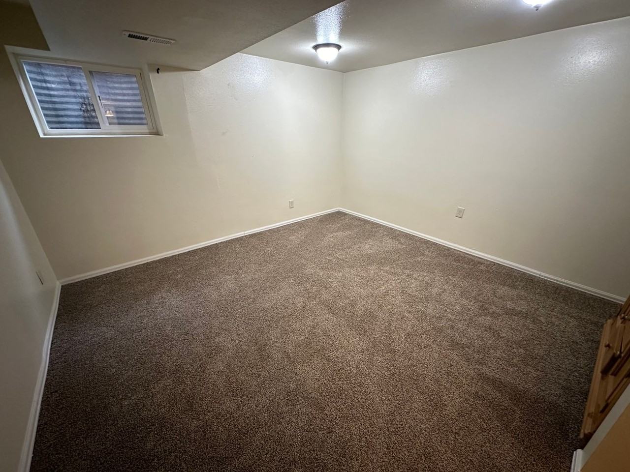 4173 Charleston Dr - Photo 3 of 9