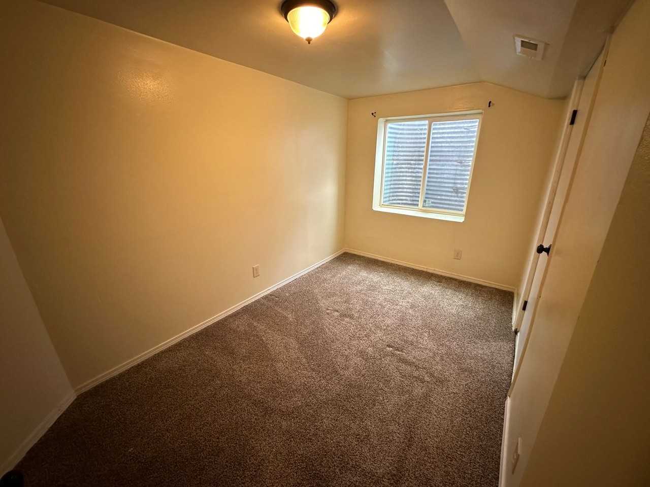 4173 Charleston Dr - Photo 5 of 9