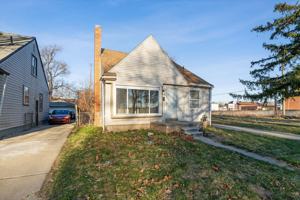 featured image of 8615 Strathmoor St