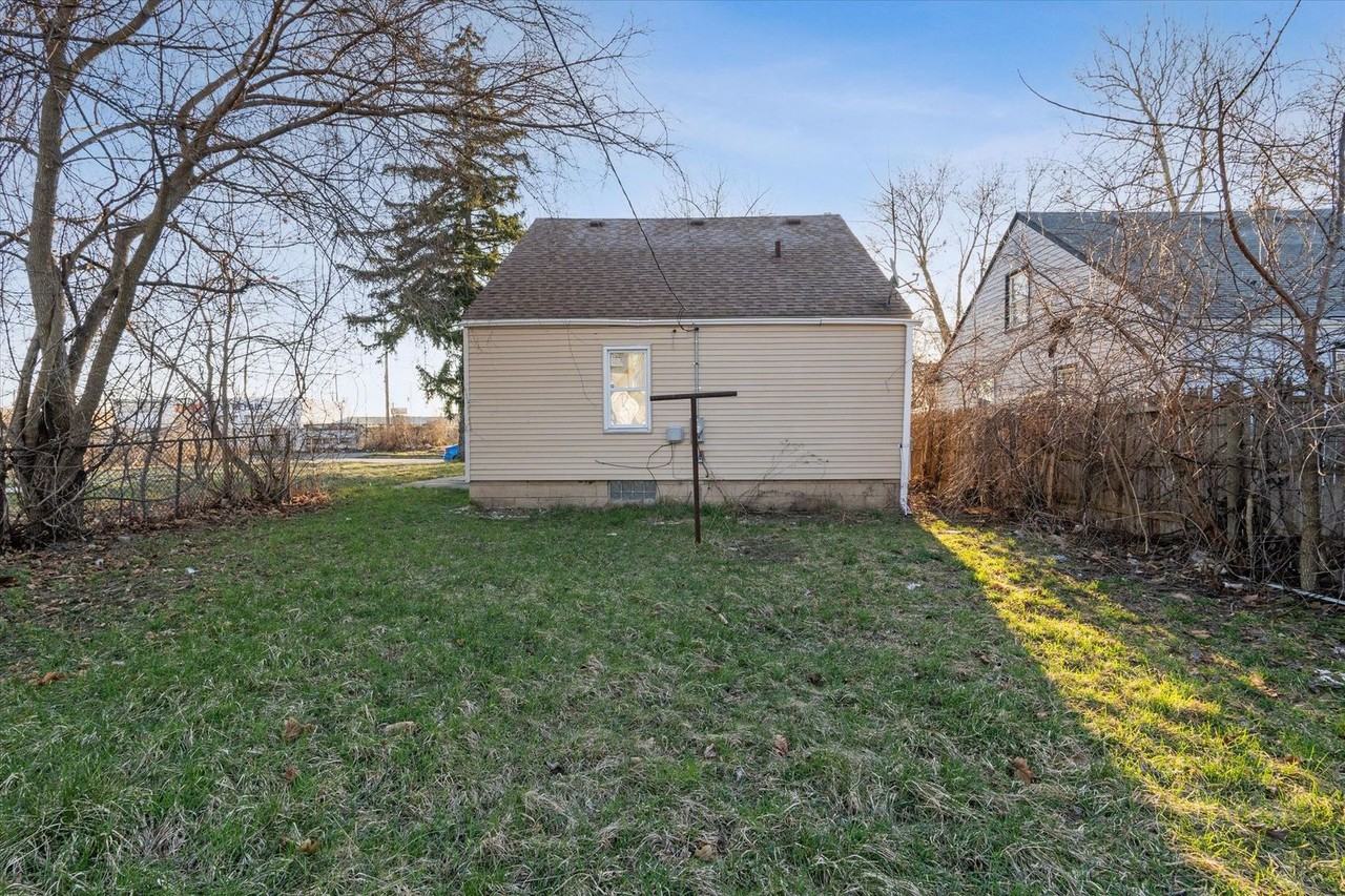 8615 Strathmoor St - Photo 3 of 20