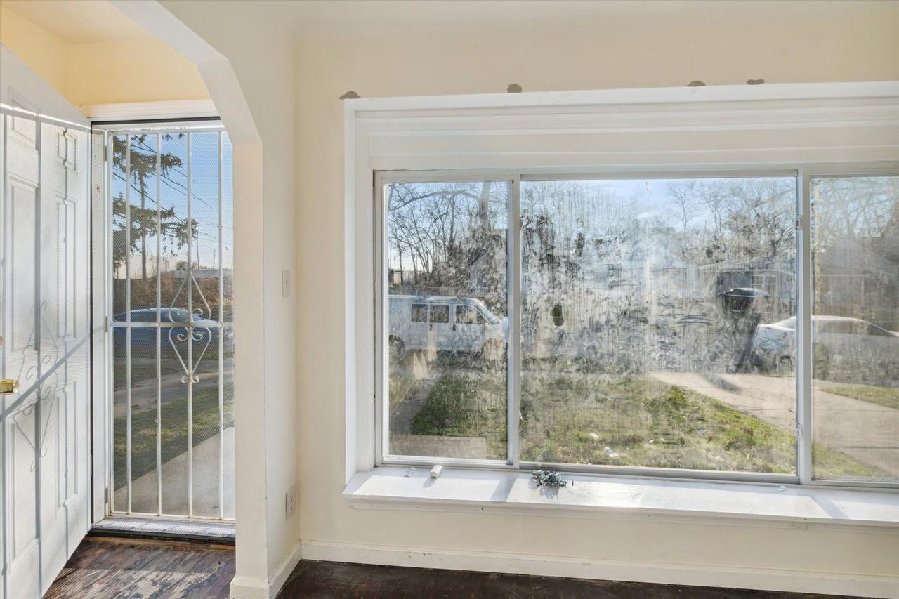 8615 Strathmoor St - Photo 4 of 20