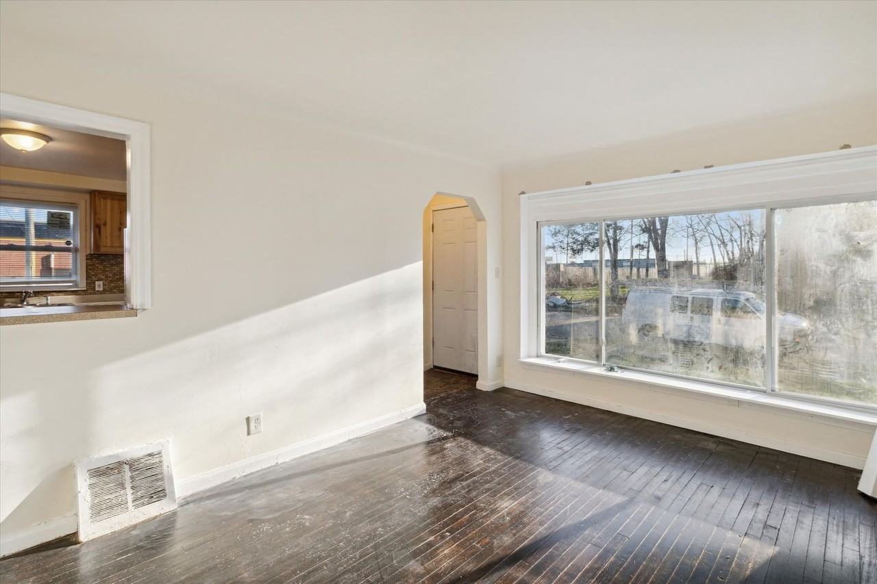 8615 Strathmoor St - Photo 6 of 20