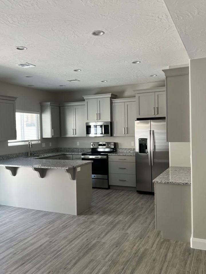 1042 S 1450 E #16 - Photo 5 of 23