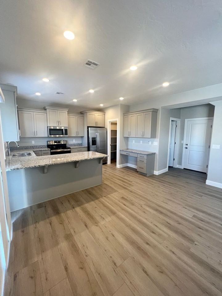 1042 S 1450 E #16 - Photo 6 of 23