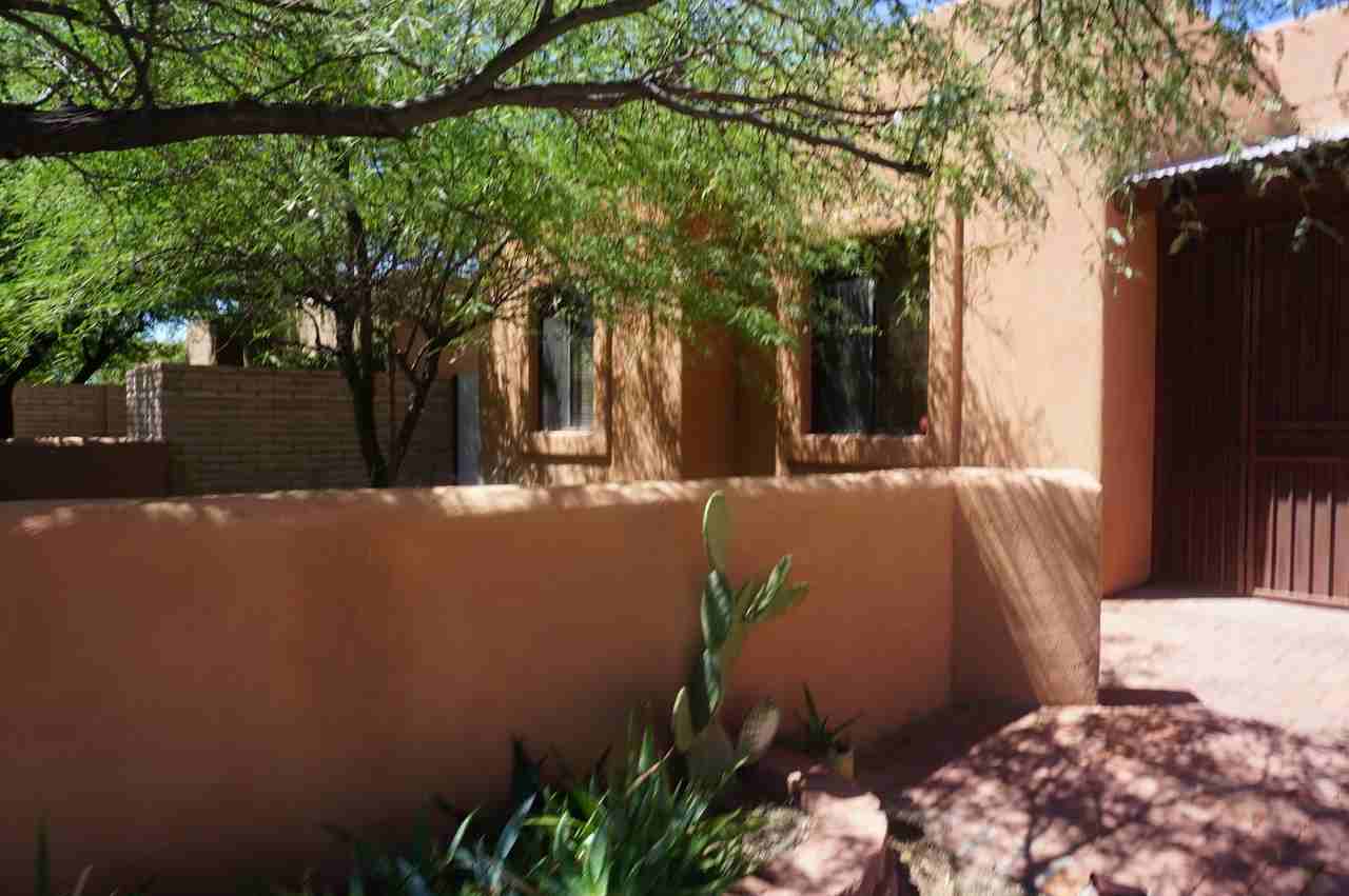 1717 N Baxter Dr - Photo 2 of 50