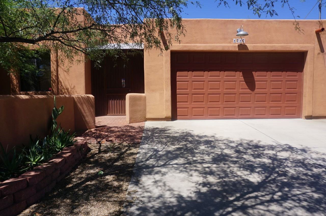 1717 N Baxter Dr - Photo 3 of 50