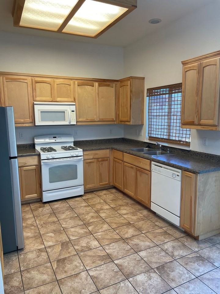 56 Hawes Way - Photo 6 of 11