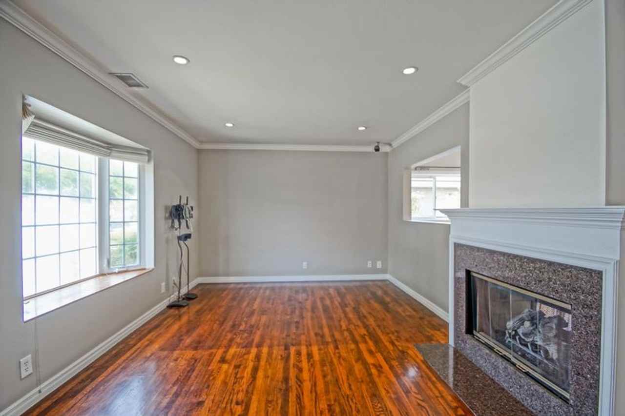 2404 Sebald Ave - Photo 5 of 50