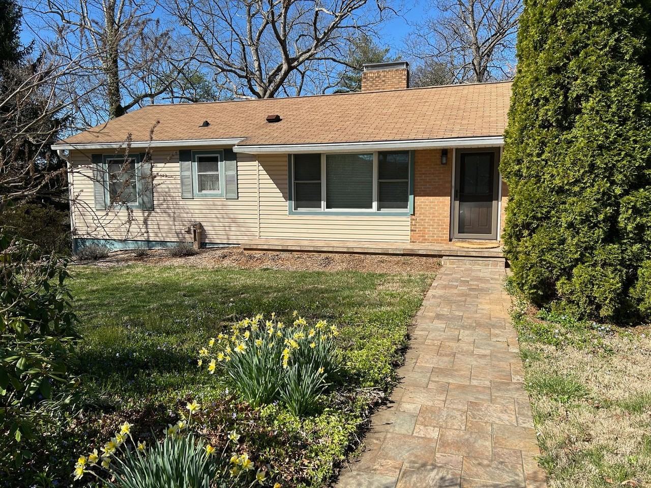 11 Waverly Ct - Photo 2 of 46