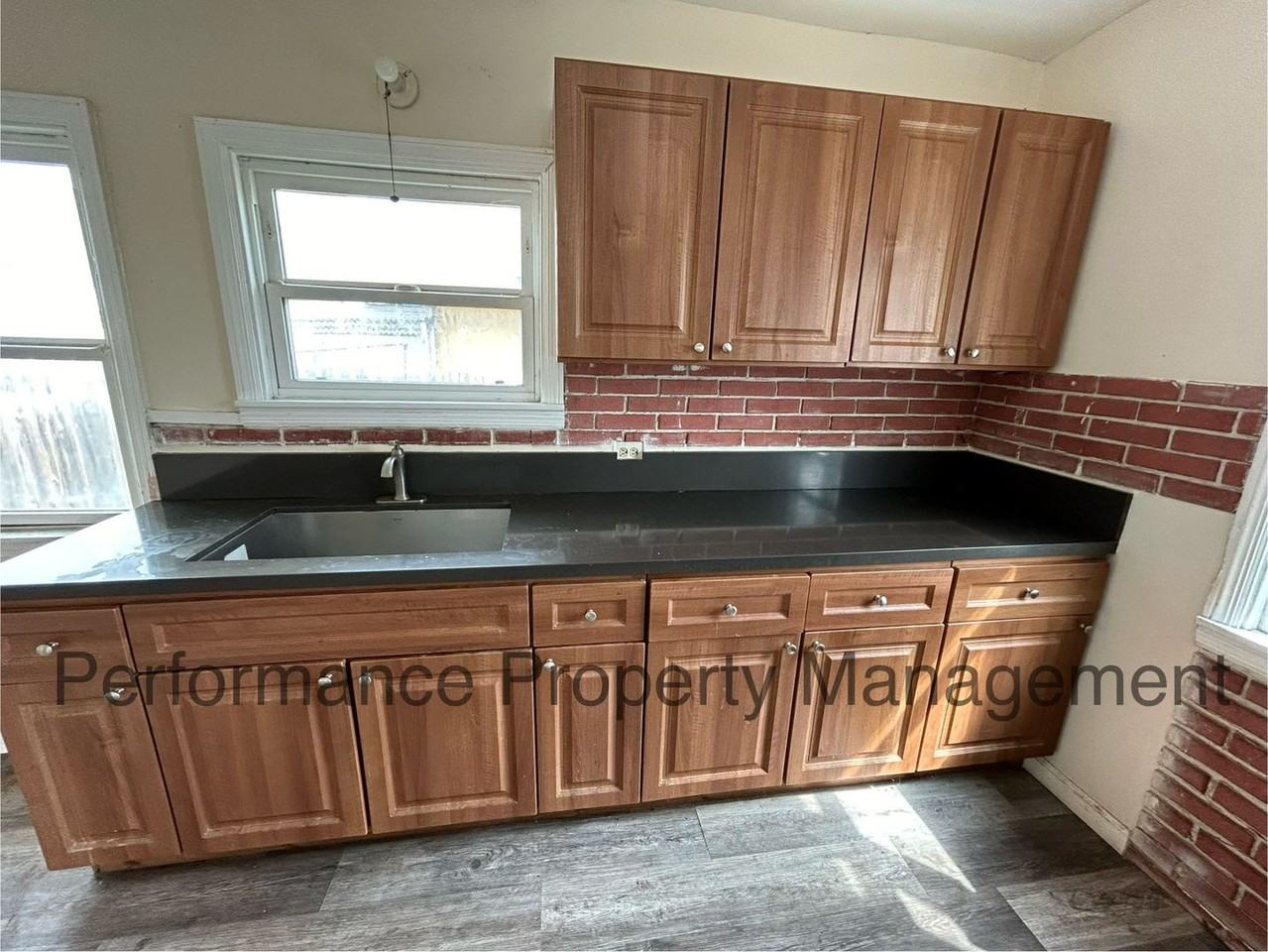 1021 Ming Ave - Photo 3 of 9