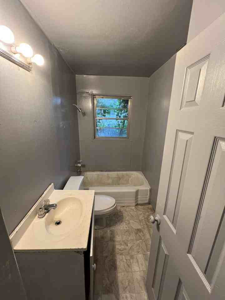 3803 Richmond Ave - Photo 7 of 10
